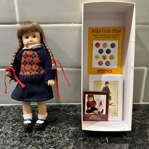 American girl mini doll 1st edition, Molly